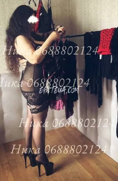 escort girl Nika